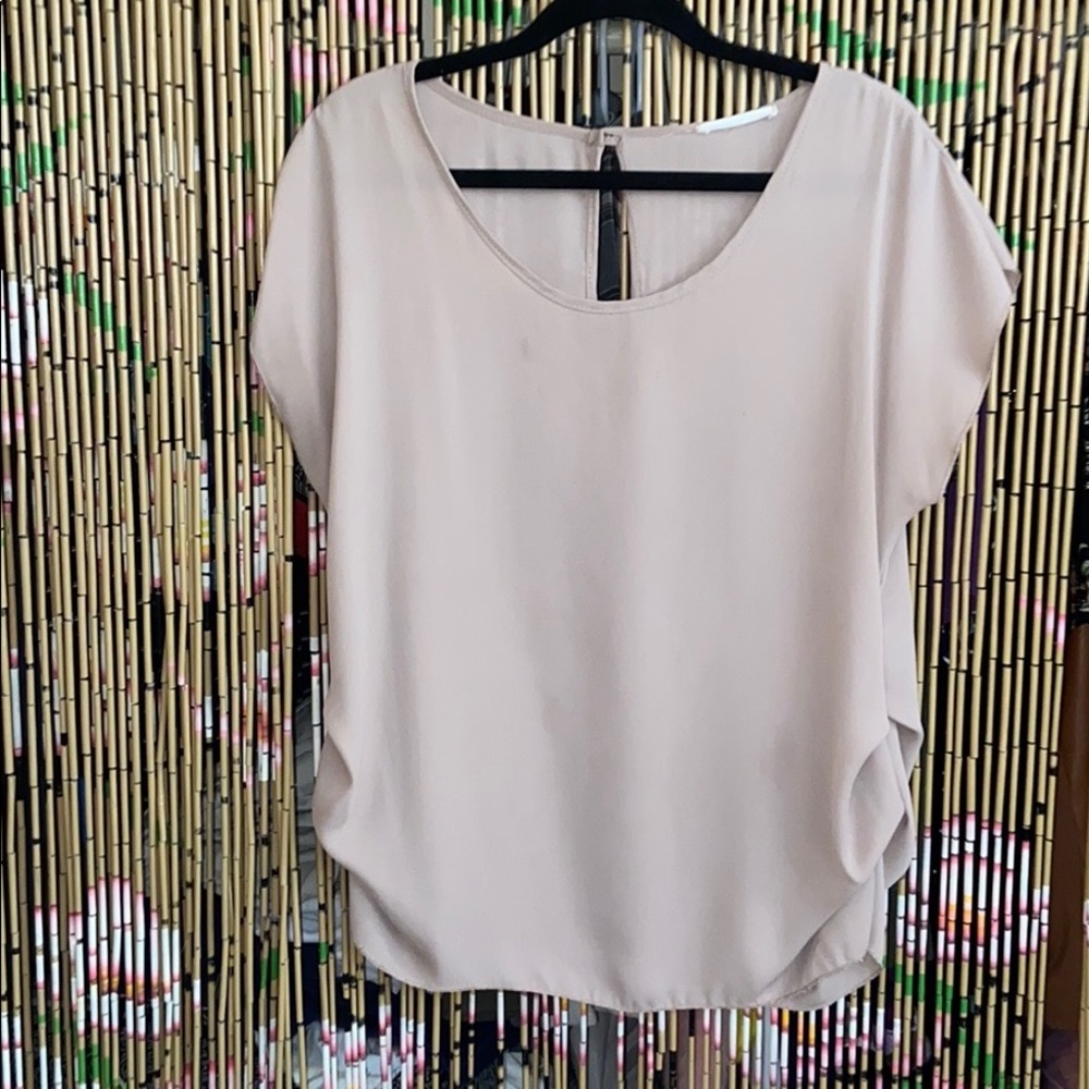 ♥️Michelle tan women’s blouse